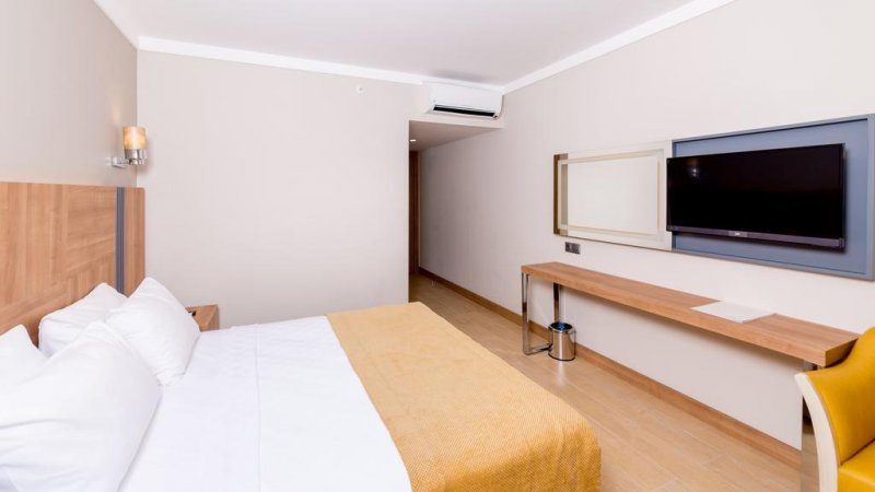 Julian Club Hotel - Снимка 3