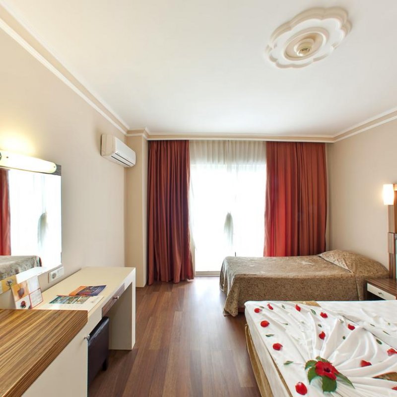 Lims Bona Dea Beach Hotel - Снимка 1