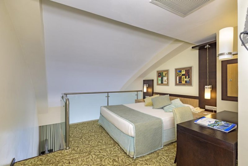 Royal Wings Hotel - Снимка 2