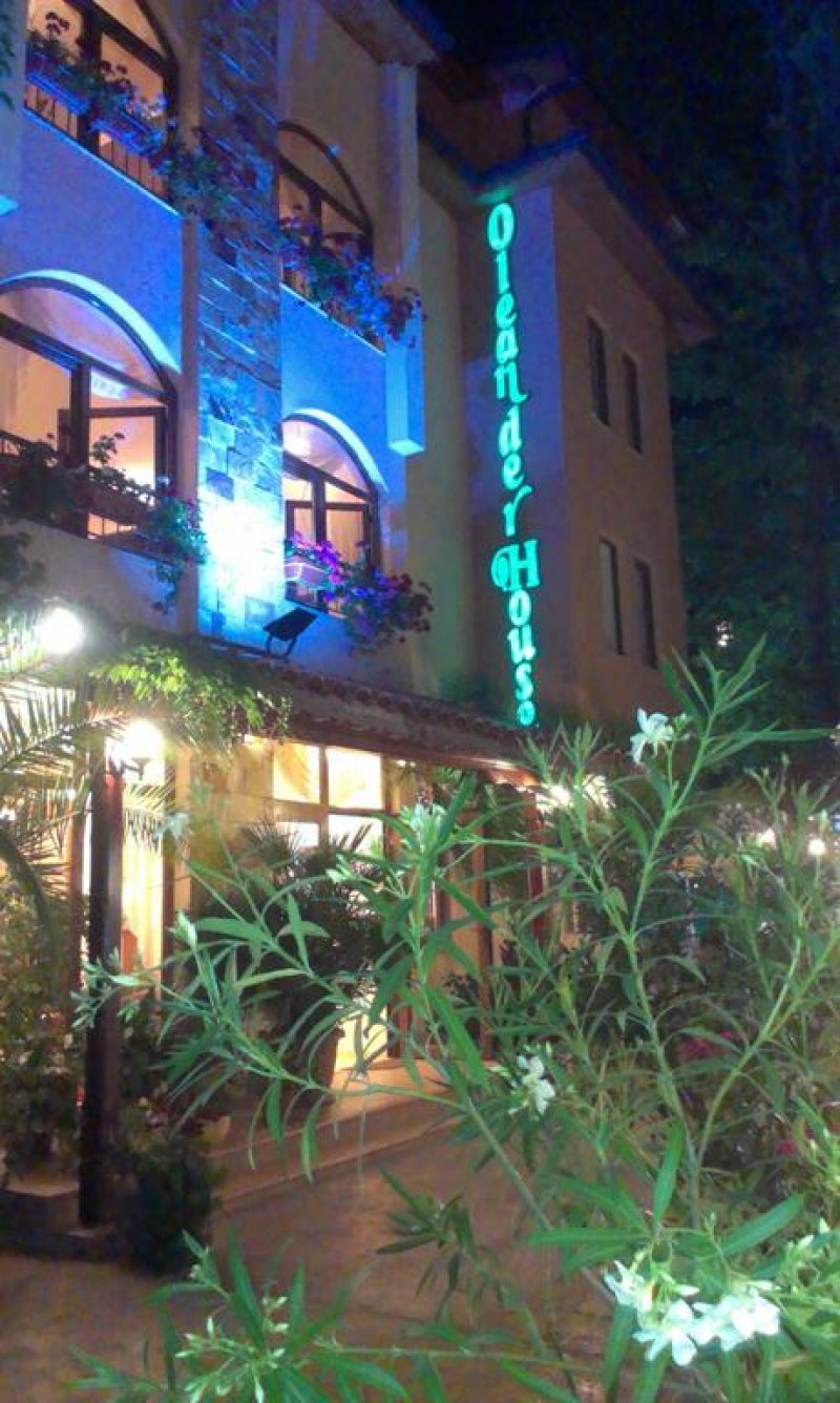 Хотел Олеандър Хаус и тенис клуб - Снимка 4