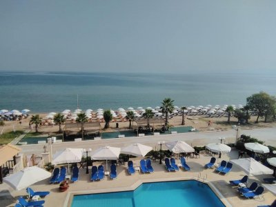 Santa Beach Hotel - Снимка 1
