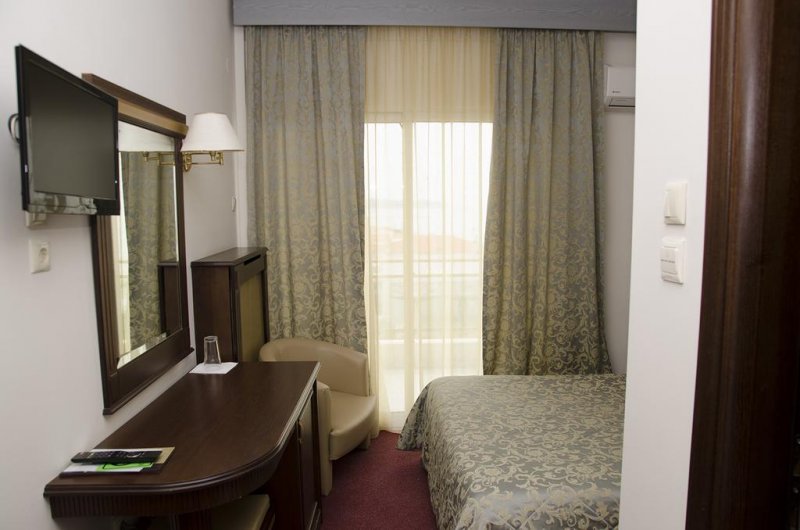 Santa Beach Hotel - Снимка 9