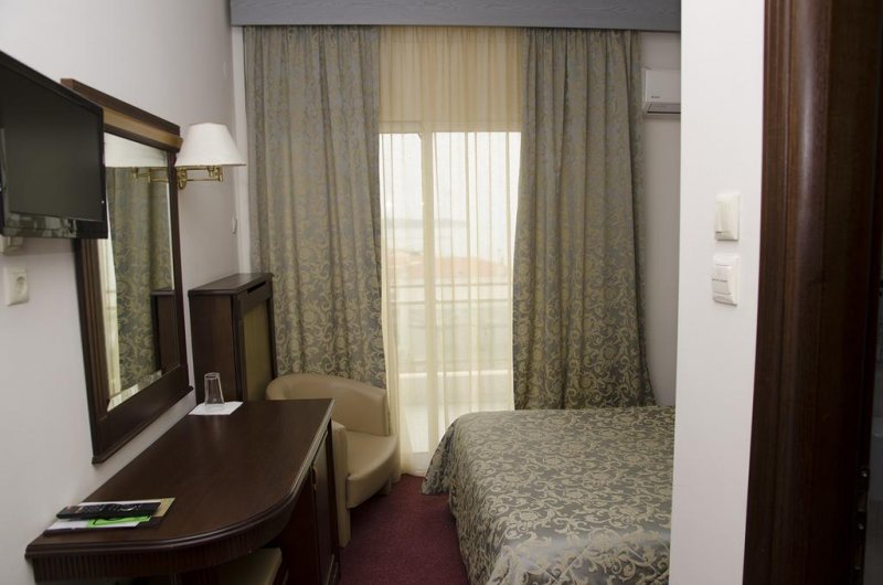 Santa Beach Hotel - Снимка 5