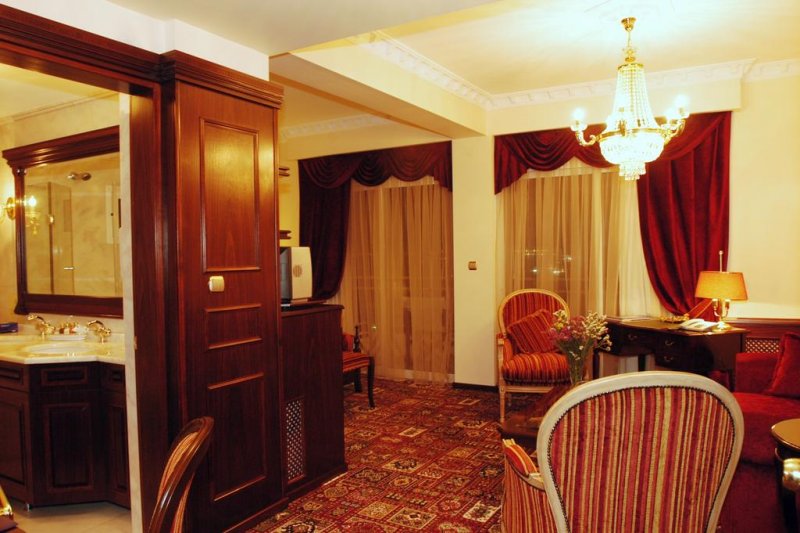 Santa Beach Hotel - Снимка 1