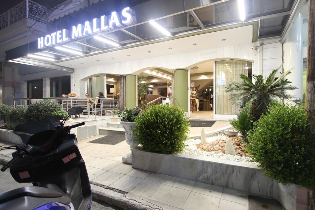 През Юли и Август: 3 нощувки със закуски и вечери в хотел Mallas 2*, Неа Каликратия, Халкидики, Гърция! - Снимка 6