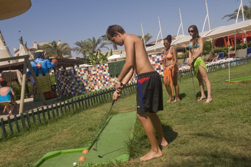 Crystal Family Resort & Spa - Снимка 11