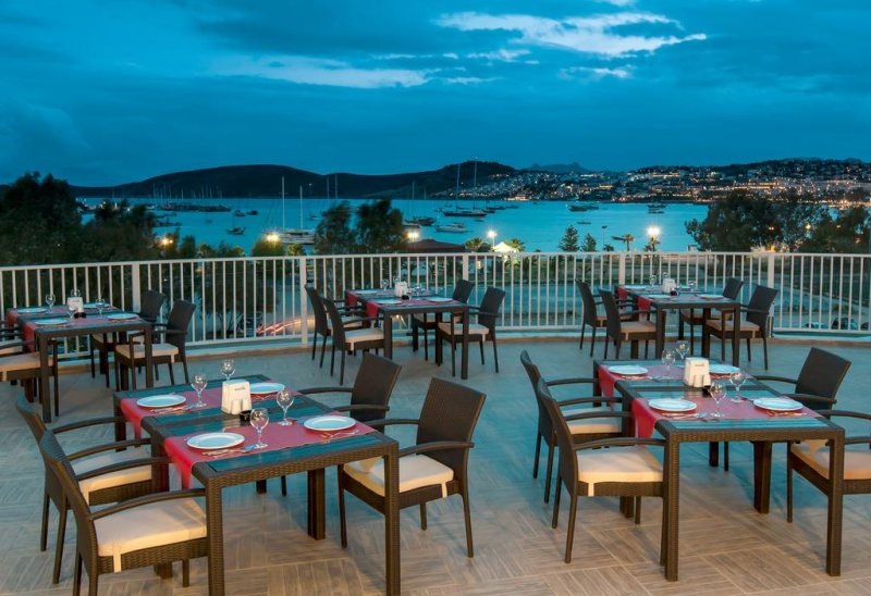 Bodrum Beach Resort - Снимка 9