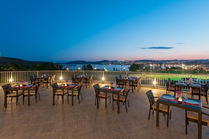 Bodrum Beach Resort - Снимка 4