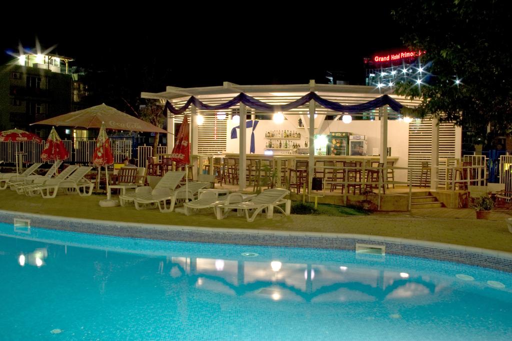 Еднодневен пакет за ДВАМА на база All inclusive + ползване на басейн в Хотелски Комплекс Белица, Приморско - Снимка 3