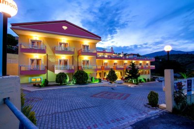 Diamond Hotel - Снимка 1