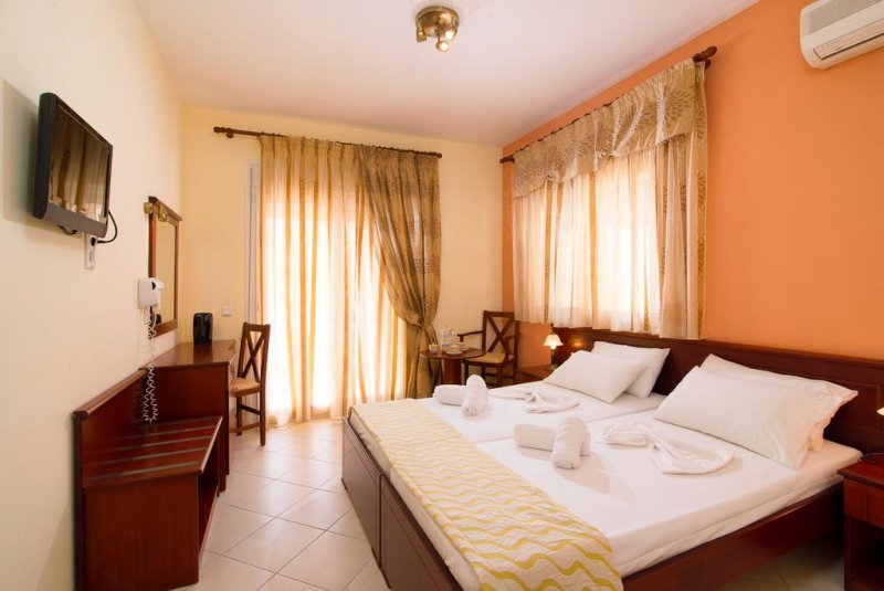 Diamond Hotel - Снимка 3