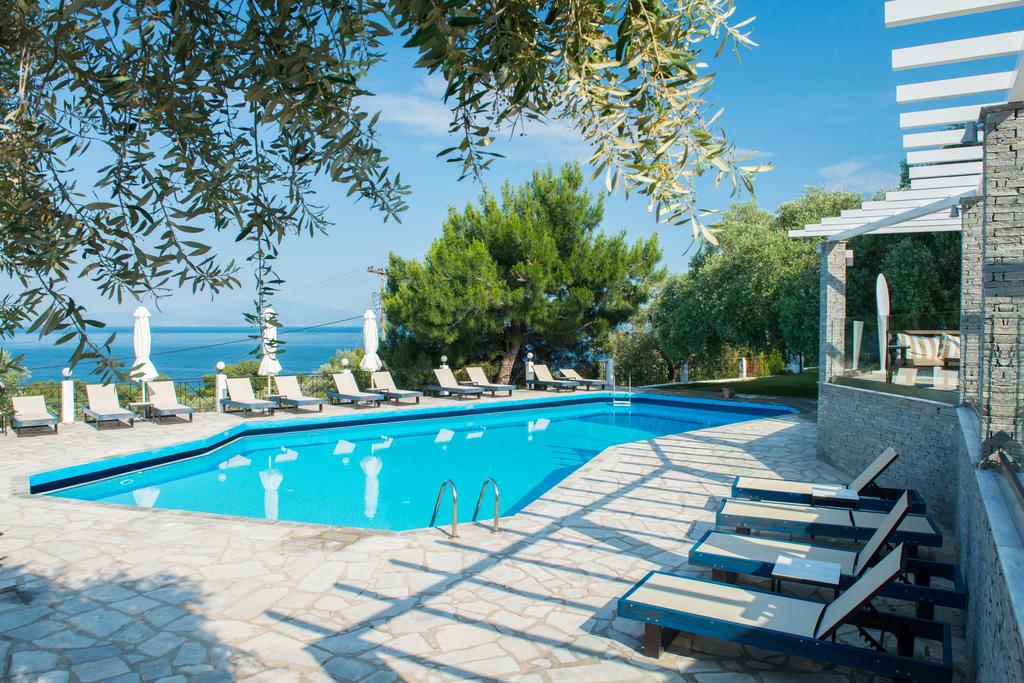 Септември на о. Тасос, Гърция! Нощувка на човек със закуска и вечеря + басейн в хотел Хотел Natassa***, Скала Потамия - Снимка 