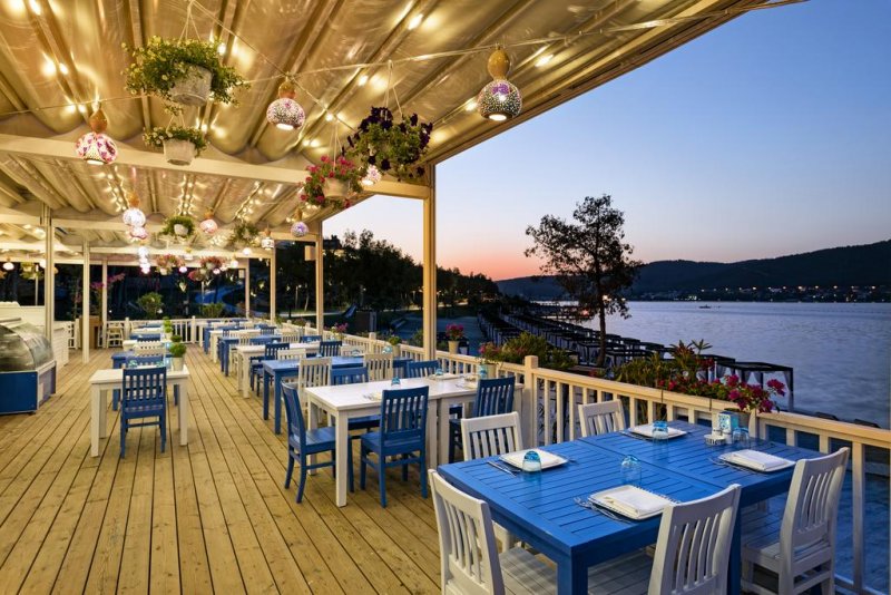 Titanic Deluxe Bodrum - Снимка 2