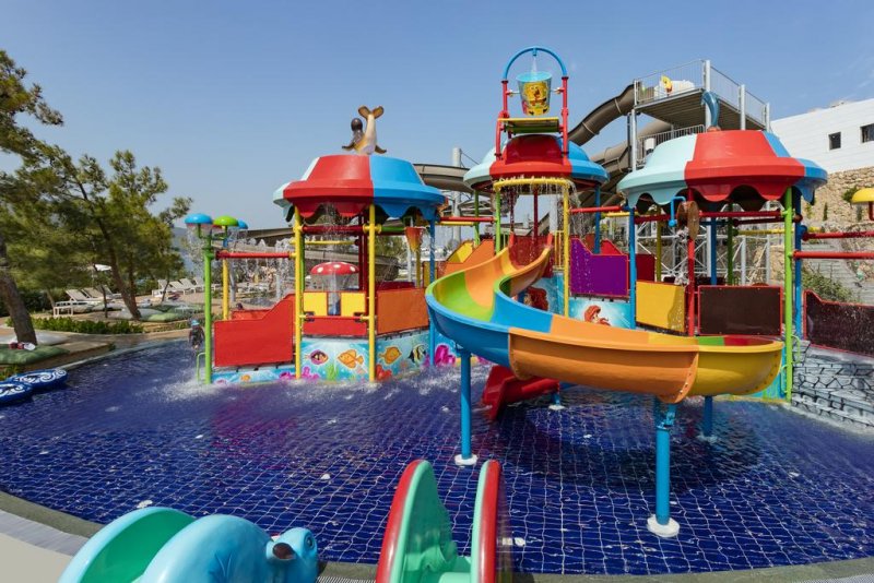 Titanic Deluxe Bodrum - Снимка 1