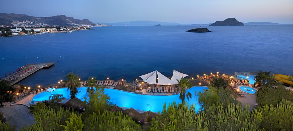 Майски празници в хотел Kadikale Resort & SPA 5* Бодрум! 5 нощувки на човек на база All Inclusive + 2 басейна и аквапарк на метри от морето - Снимка 