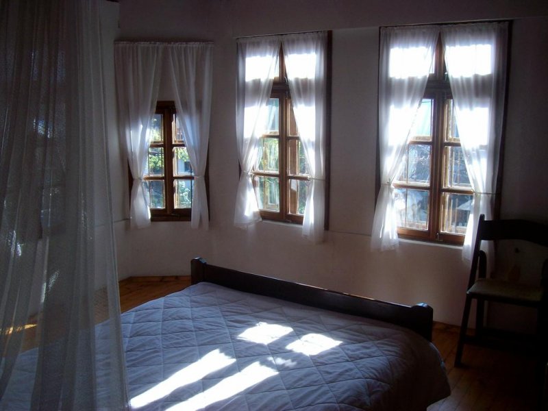 Аджи Генчовата къща с кладенеца - Снимка 10