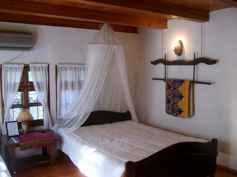 Аджи Генчовата къща с кладенеца - Снимка 7