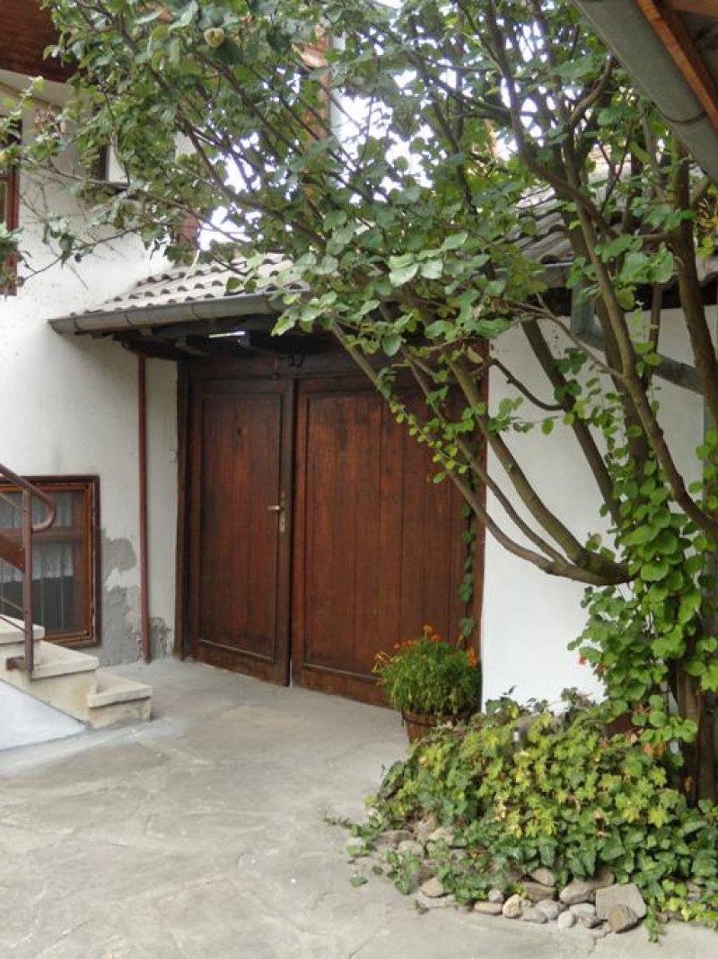 Аджи Генчовата къща с кладенеца - Снимка 10