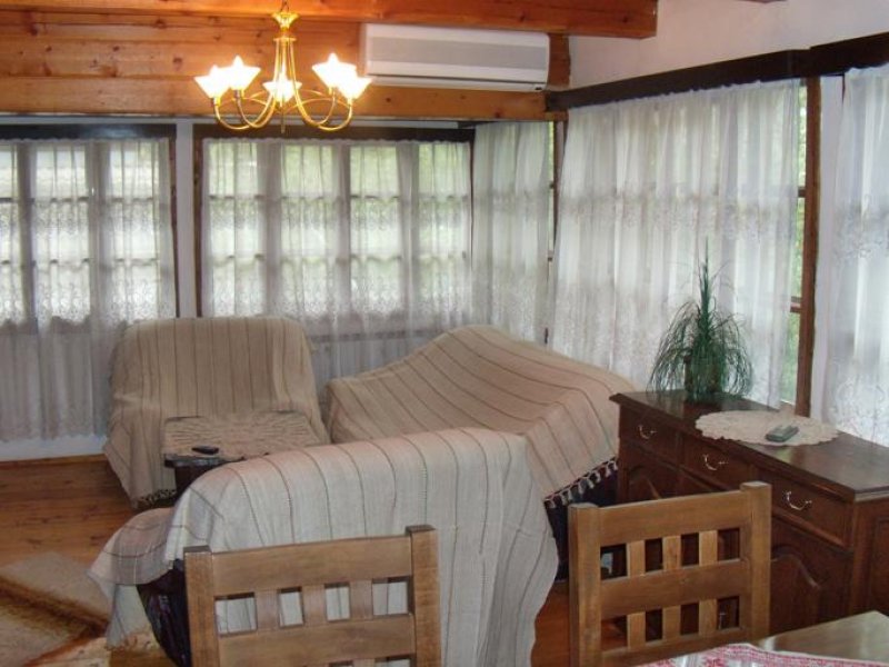 Аджи Генчовата къща с кладенеца - Снимка 4