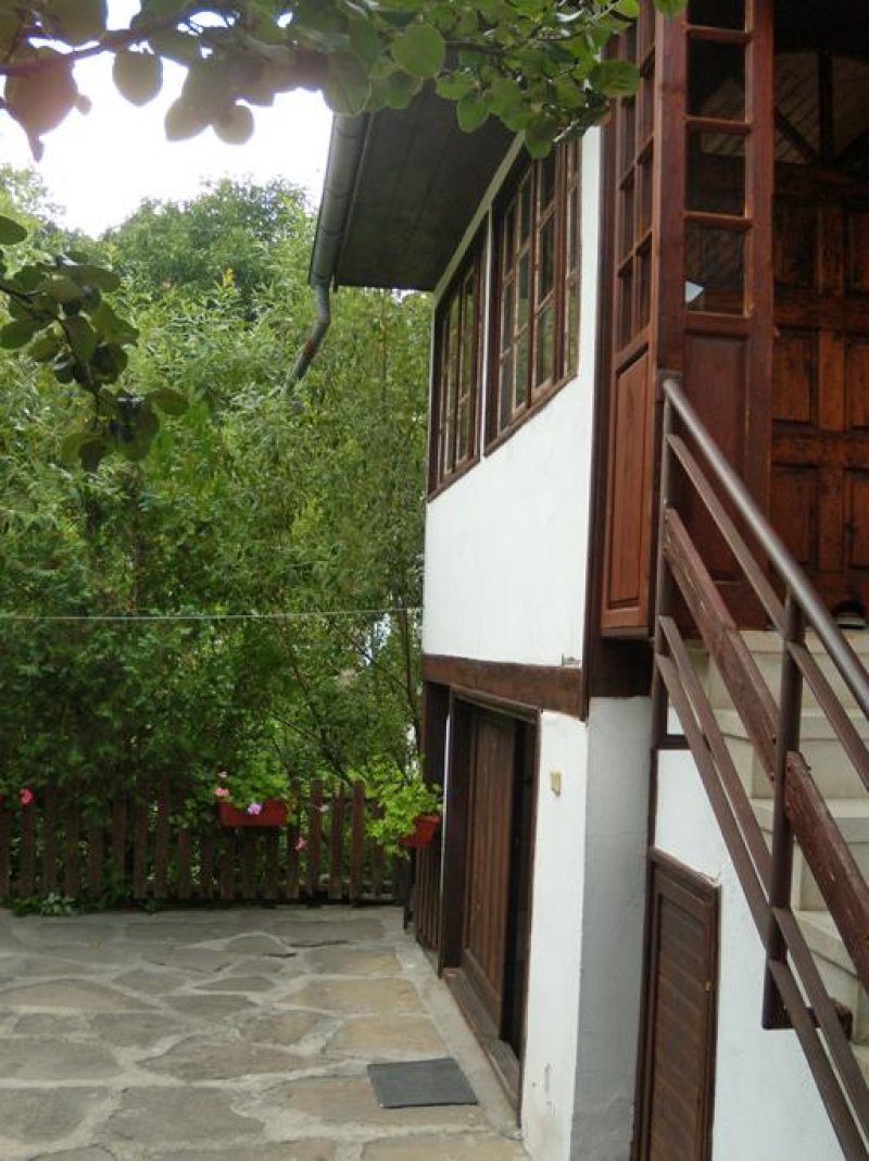 Аджи Генчовата къща с кладенеца - Снимка 4