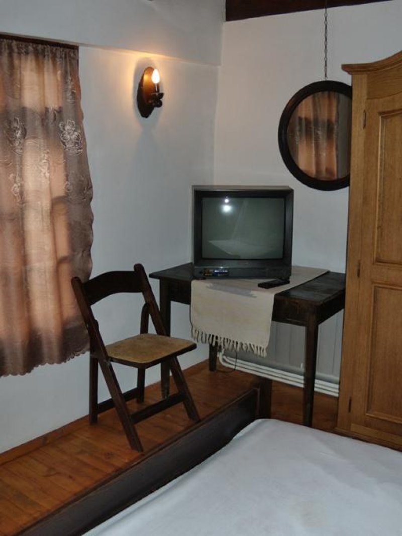 Аджи Генчовата къща с кладенеца - Снимка 8