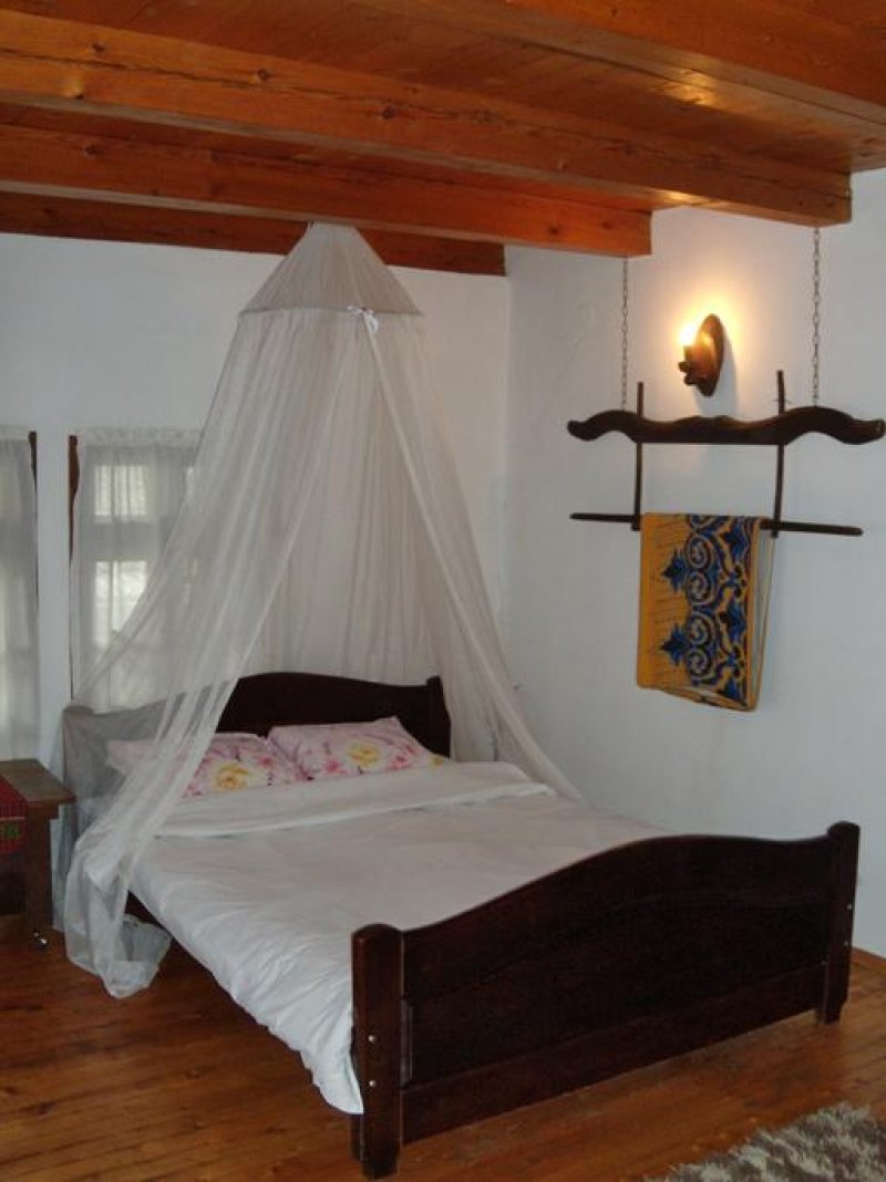 Аджи Генчовата къща с кладенеца - Снимка 9