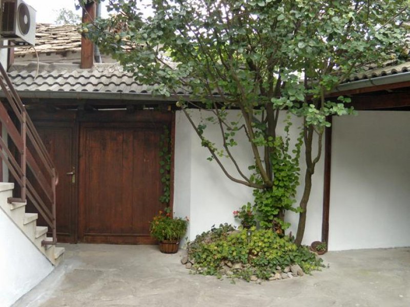 Аджи Генчовата къща с кладенеца - Снимка 1