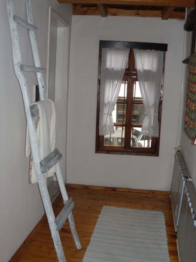 Аджи Генчовата къща с кладенеца - Снимка 3