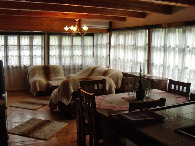 Аджи Генчовата къща с кладенеца - Снимка 7