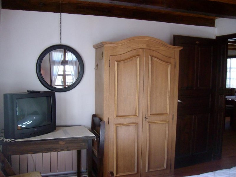 Аджи Генчовата къща с кладенеца - Снимка 11