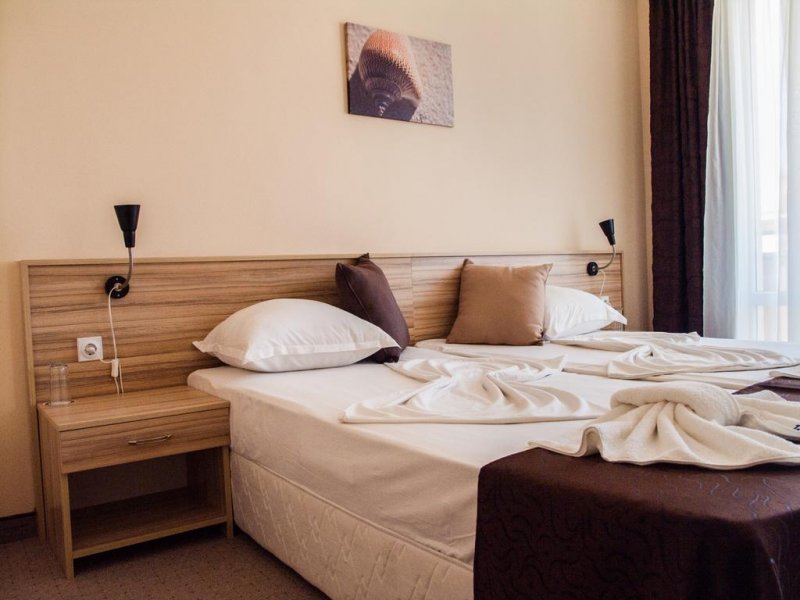 Семеен хотел Ивиан - Снимка 1