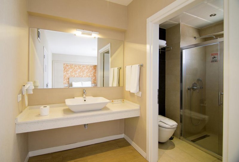 Mirage World Hotel - Снимка 1