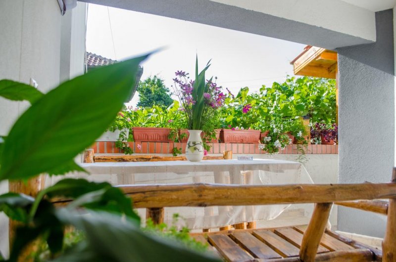 Къща за гости Джули - Снимка 4