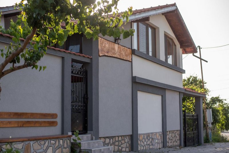 Къща за гости Джули - Снимка 8