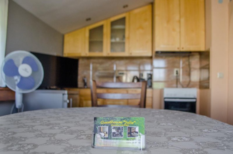 Къща за гости Джули - Снимка 9