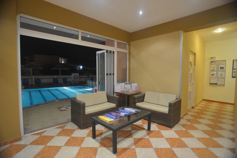 Angelina Hotel & Apartments - Снимка 1