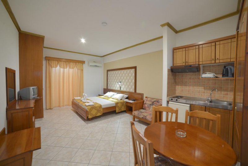 Angelina Hotel & Apartments - Снимка 11