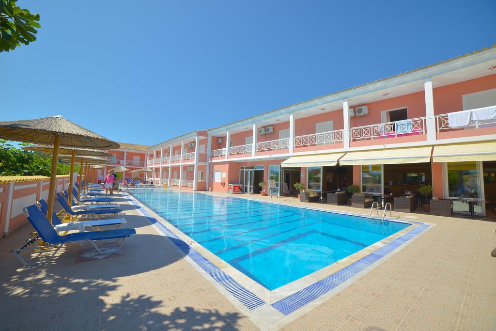 Тризвездна почивка през юни на 250 метра от плажа в Сидари, Корфу – Нощувка в студио с изхранване по избор + басейн от хотел Angelina Hotel *** - Снимка 2