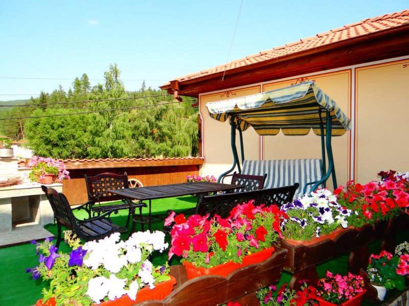 Къща за гости Денис - Снимка 4