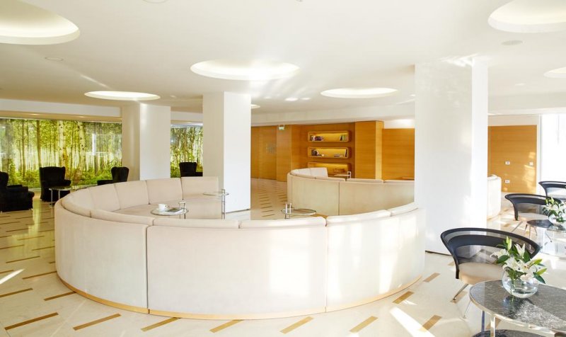 Lucy Hotel - Снимка 4