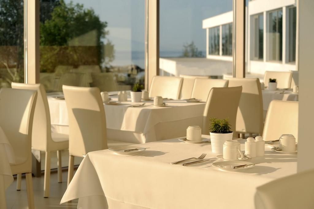 През Септември: 3 нощувки със закуски и вечери в хотел Lucy 5*, Кавала, Гърция! - Снимка 4