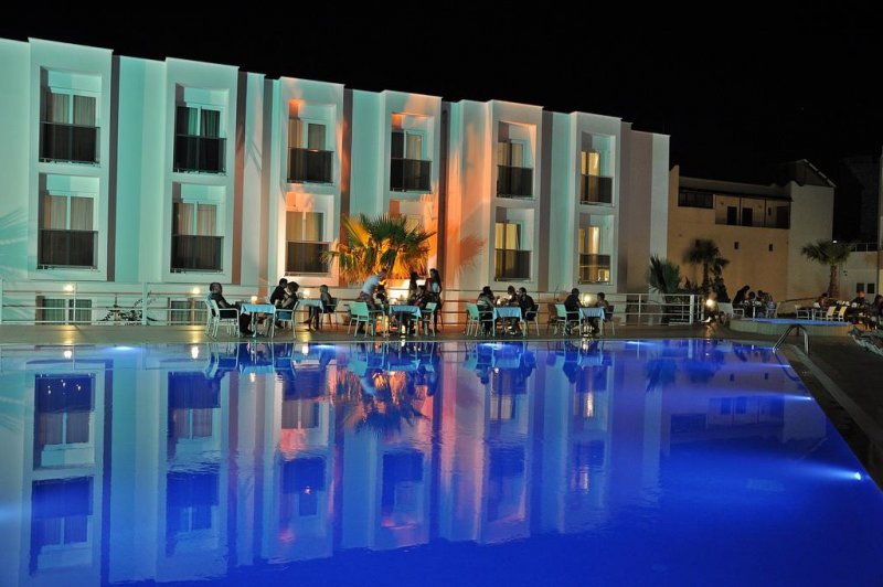 Club Shark Hotel - Снимка 2