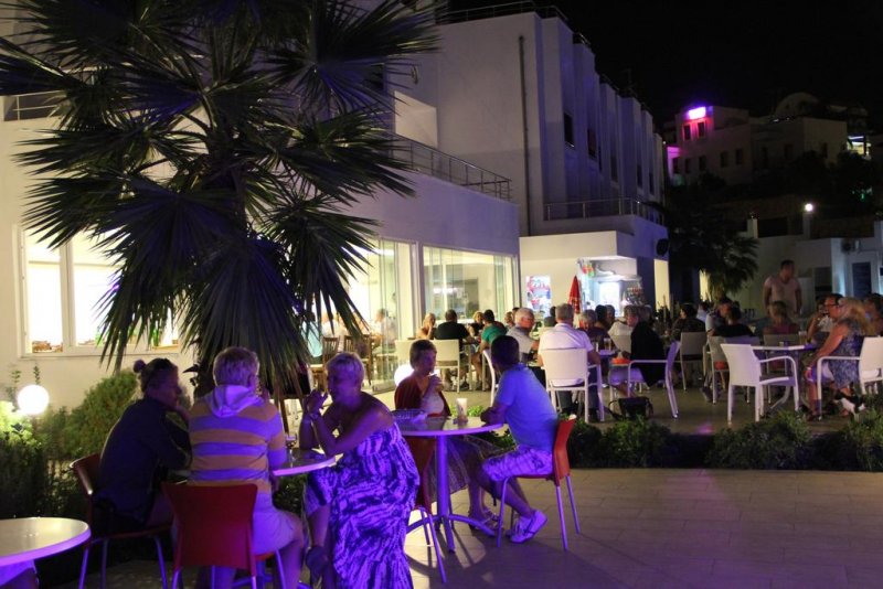 Club Shark Hotel - Снимка 7