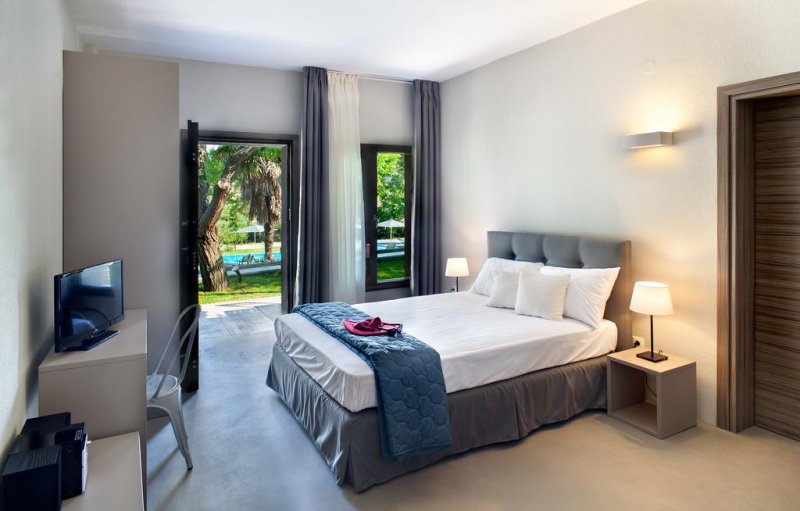 Sani Green Apartments - Снимка 2