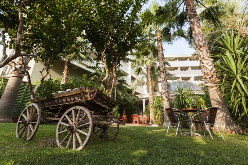 Hane Hotel - Снимка 8