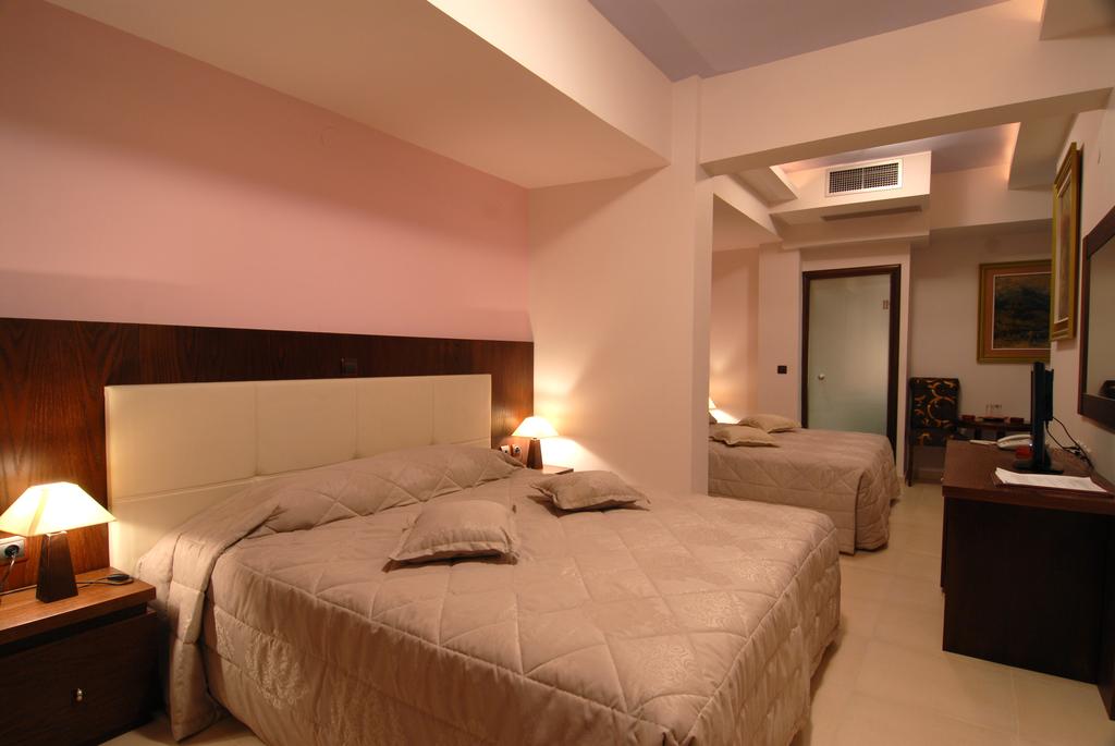През Август: 3 нощувки със закуски в хотел Panorama 3*, Паралия Катерини, Гърция! - Снимка 23