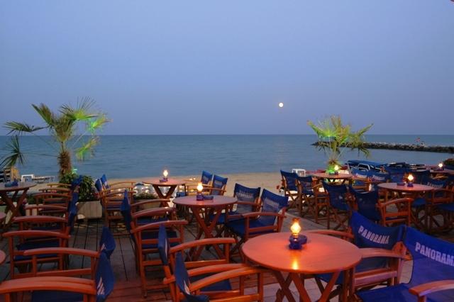 През Август: 3 нощувки със закуски в хотел Panorama 3*, Паралия Катерини, Гърция! - Снимка 2