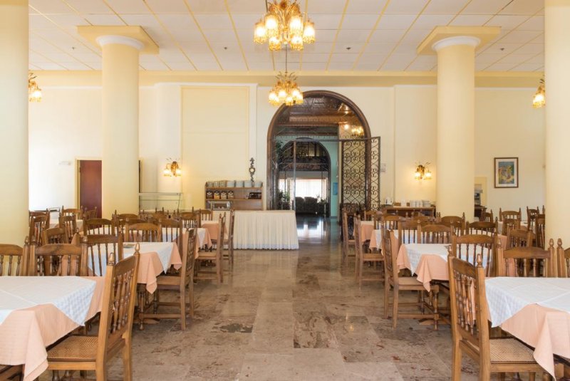 Sunset Hotel - Снимка 7