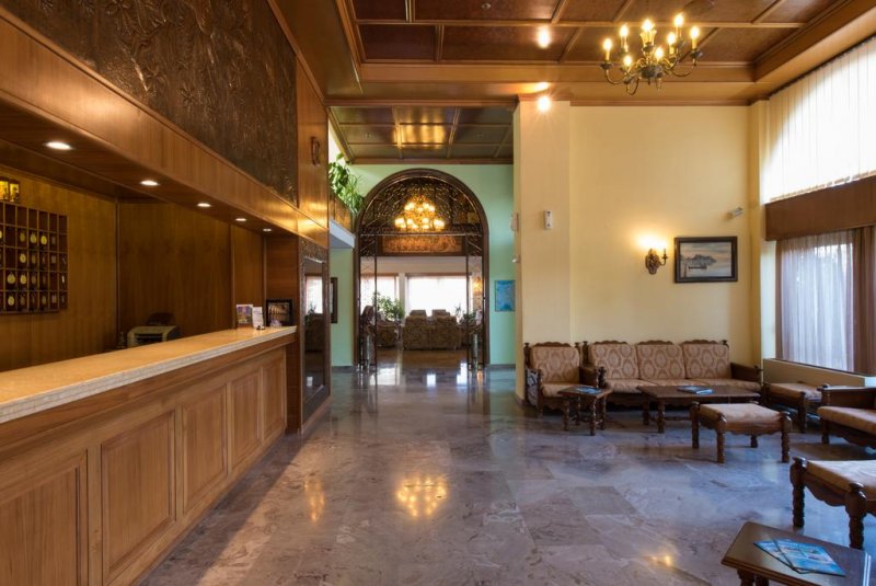 Sunset Hotel - Снимка 4