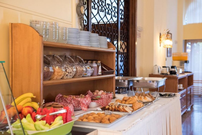 Sunset Hotel - Снимка 7